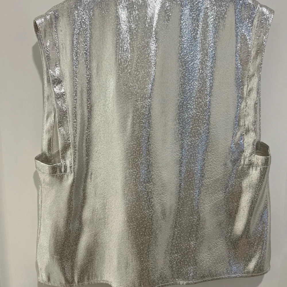 Gorgeous Sleeveless Top - Picture 8 of 17